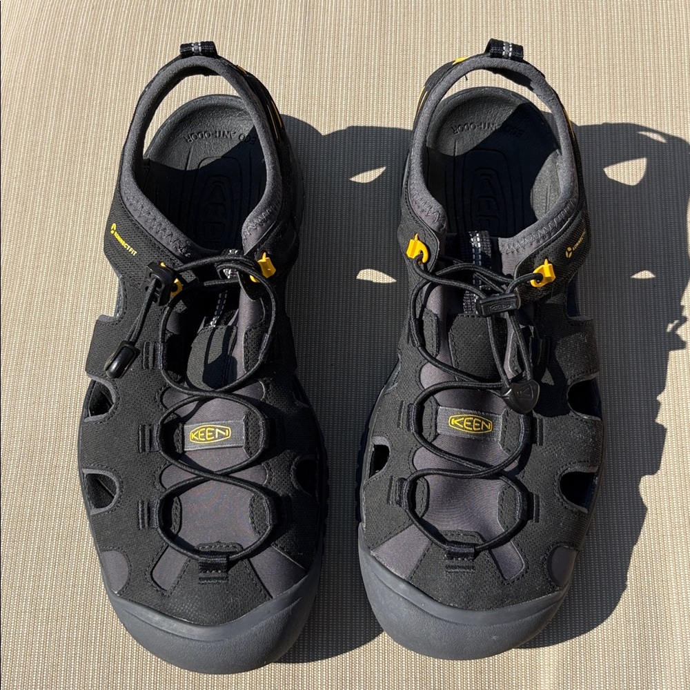 Keen SOLR Black Yellow Water-Ready Sandals travel adventure shoe water shoe